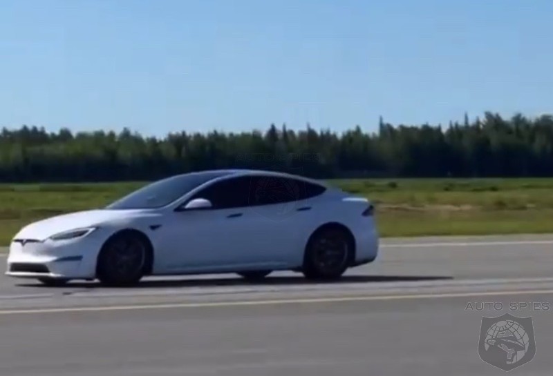 WATCH! GUESS HOW FAST An Unlocked Tesla Model S Plaid Did On The Dash?