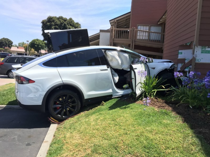 Tesla Owner Claims Model X Accelerated And Crashed All By Itself 