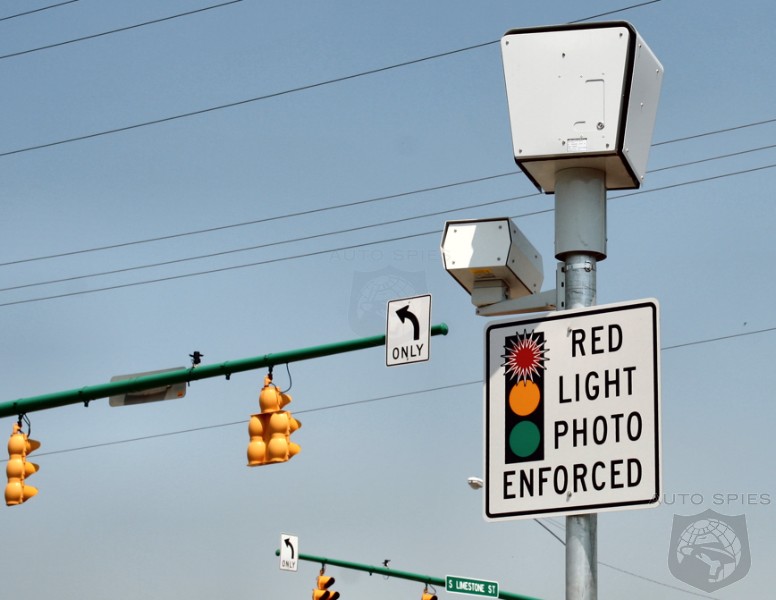 ANOTHER Reason To HATE Chicago — City Alters YELLOW Lights So They're Faster To Turn RED
